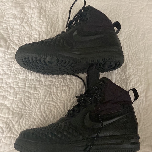 Nike duck boots. Black. Size 9 hard to find. - Picture 2 of 2